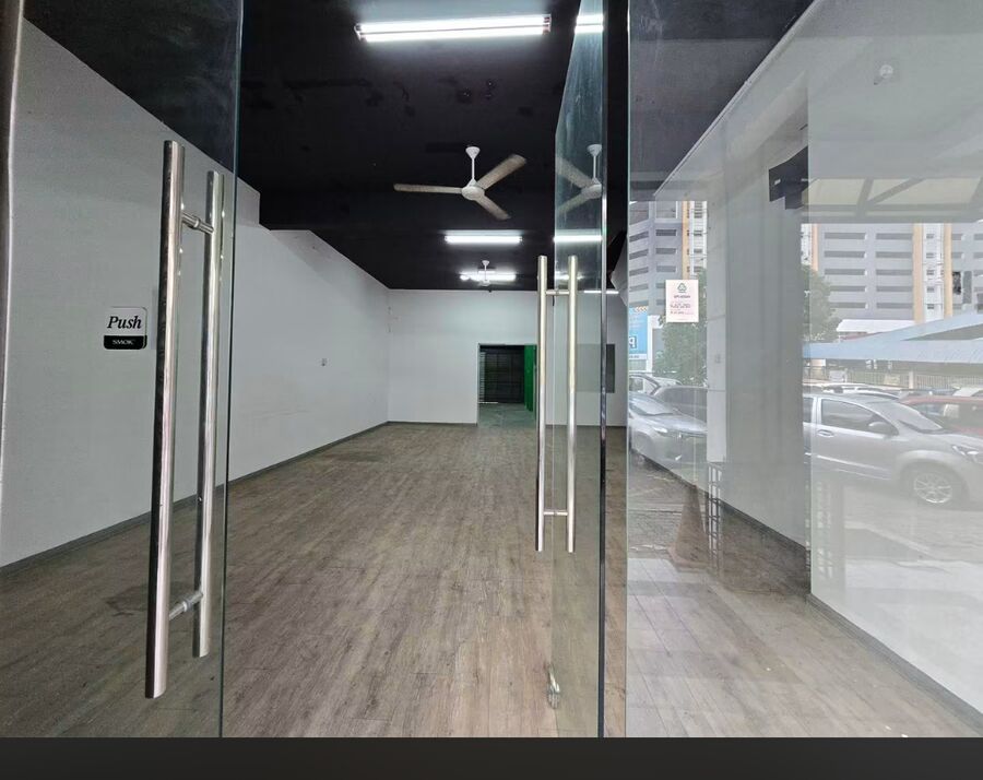 Entrance / Frontage